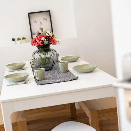 Wiesen Living - For Up To Twelve People Apartamento Múnich